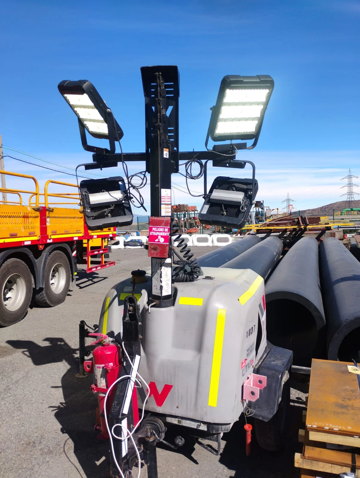Equipo de iluminación y maquinaria disponible para arriendo